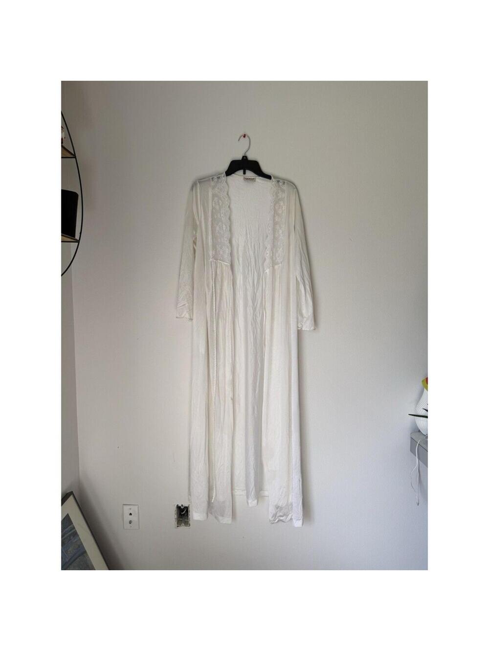 Women’s Gilead Vintage Robe Maxi Lace Accents White Medium